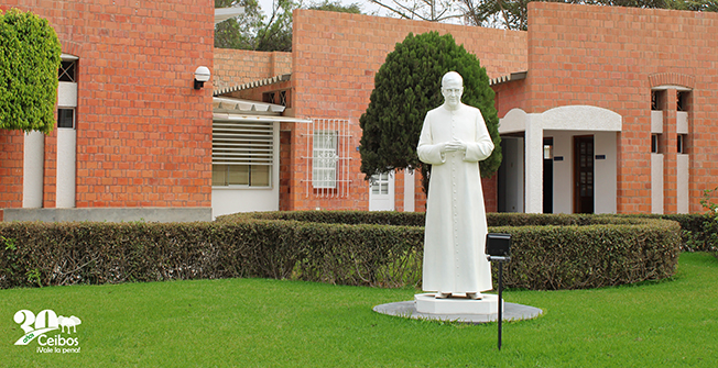 Entrada Colegio Ceibos